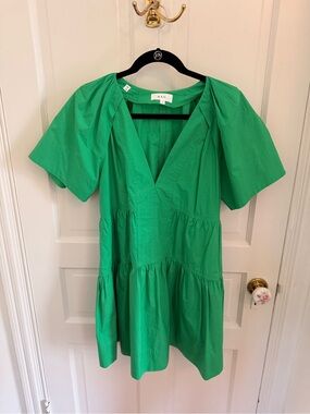 A.L.C. Bright Green V-Neck Tiered Short Sleeve Tunic